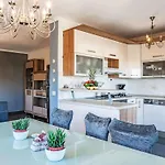 Vakantiehuis Meri By Interhome *
